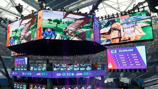 Contestants compete during the Fortnite World Cup Duos Finals at Flushing Meadows Arthur Ashe stadium in the Queens borough of New York, U.S., July 27, 2019. - Sputnik International