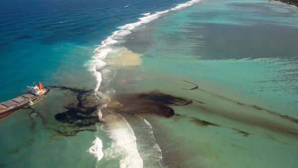 Bulk carrier ship MV Wakashio, that ran aground on a reef, at Riviere des Creoles, Mauritius - Sputnik International