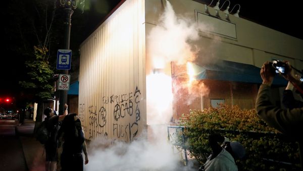 Fire on the Portland Police North Precinct Building - Sputnik International