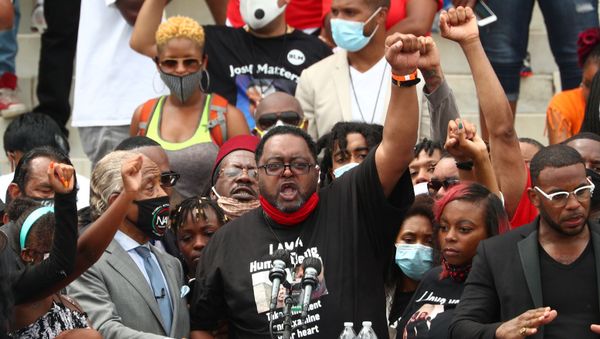 Jacob Blake Sr, the father of Jacob Blake, who was shot by police in Kenosha, Wisconsin, addresses the Get Your Knee Off Our Necks Commitment March on Washington 2020 on the spot where Rev. Martin Luther King Jr delivered his I Have a Dream speech 57 years ago today in Washington, U.S., August 28, 2020. REUTERS/Tom Brenner - Sputnik International