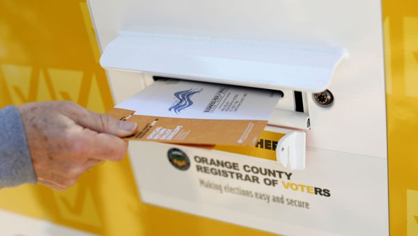 A voter drops ballots for the March 3 Super Tuesday primary into a mobile voting mail box in Laguna Woods, California, U.S., February 24, 2020. Picture taken February 24, 2020. - Sputnik International
