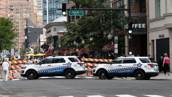 Chicago Police monitors Gold Coast area in Chicago, Illinois, U.S. August 10, 2020 - Sputnik International