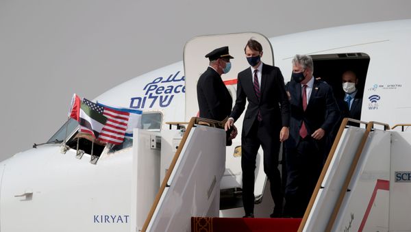 U.S. National Security Advisor Robert O'Brien and U.S. President's senior adviser Jared Kushner disembark a plane upon landing at Abu Dhabi International Airport, in Abu Dhabi, United Arab Emirates August 31, 2020 U.S. National Security Advisor Robert O'Brien and U.S. President's senior adviser Jared Kushner disembark a plane upon landing at Abu Dhabi International Airport, in Abu Dhabi, United Arab Emirates August 31, 2020 - Sputnik International