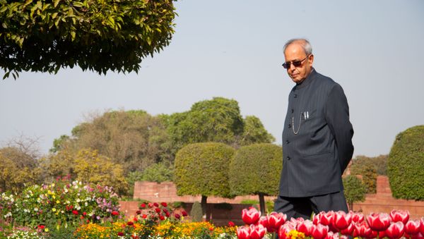 President Pranab Mukhejee in Mughal Garden, located inside the Presidential Palace in Delhi, in 2016 - Sputnik International