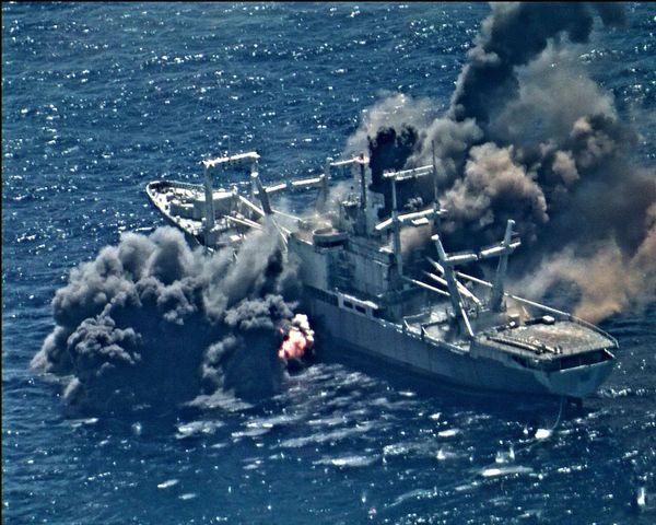 Video: Ex-Cargo Vessel Blasted Out of Water With Anti-Ship Missiles in US Navy Drill - Sputnik International