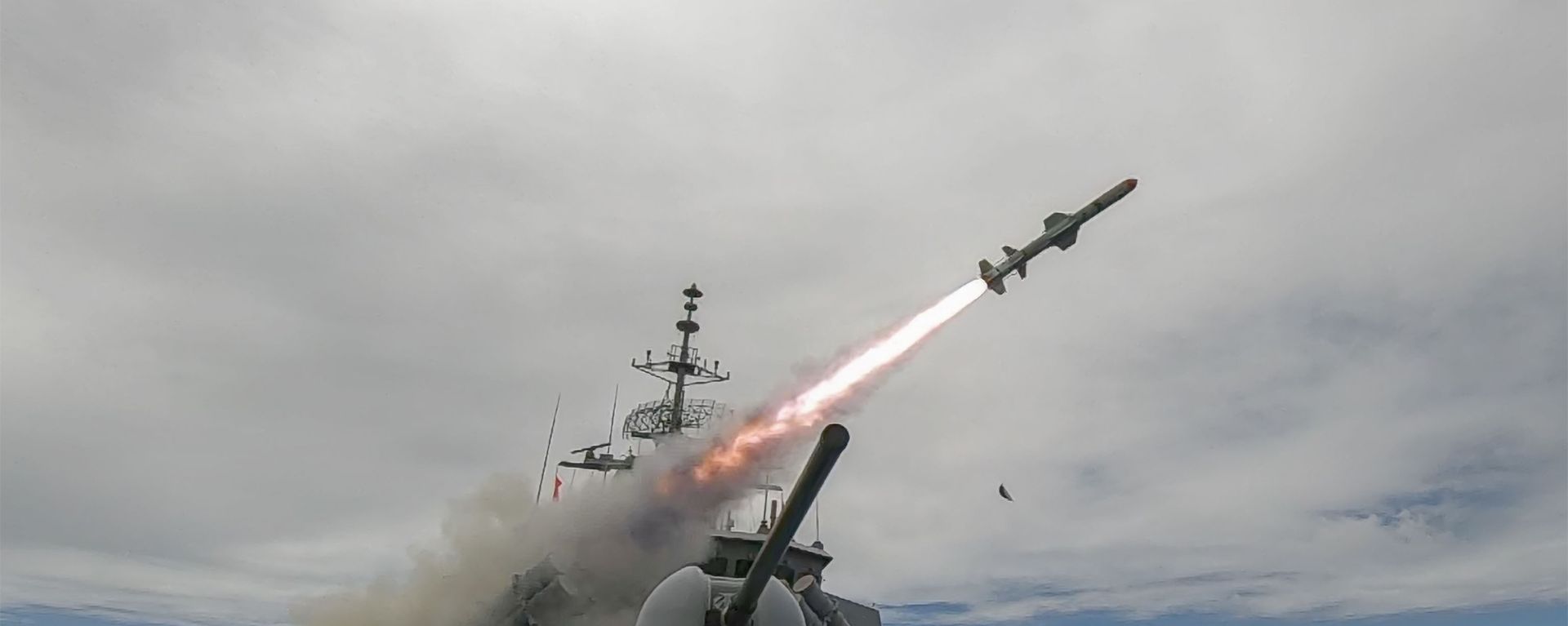Royal Australian Navy ship HMAS Stuart (FFH 153) conducts a live Harpoon Missile Firing exercise during Rim of the Pacific (RIMPAC) 2020. - Sputnik International, 1920, 31.07.2024