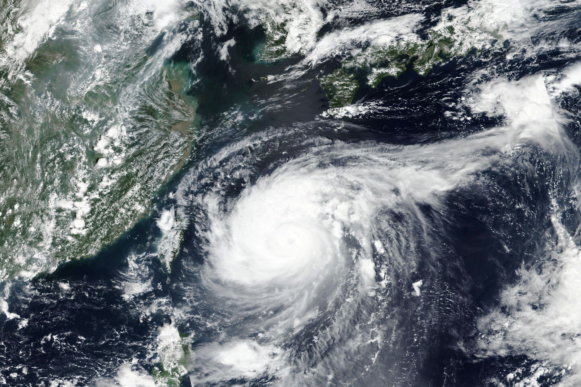 This Monday, Aug. 31, 2020, satellite image released by NASA shows Typhoon Maysak over Japan's southernmost islands, including Okinawa, center. The powerful typhoon was blowing over Japan's southernmost islands early Tuesday on course for Japan's main southern island and later the Korean Peninsula. Warnings issued for the area around Okinawa, home to U.S. military bases, said strong gusts could cause some homes to collapse and extremely high tides were a risk as well. This Monday, Aug. 31, 2020, satellite image released by NASA shows Typhoon Maysak over Japan's southernmost islands, including Okinawa, center. The powerful typhoon was blowing over Japan's southernmost islands early Tuesday on course for Japan's main southern island and later the Korean Peninsula. Warnings issued for the area around Okinawa, home to U.S. military bases, said strong gusts could cause some homes to collapse and extremely high tides were a risk as well. - Sputnik International, 1920, 18.09.2022
