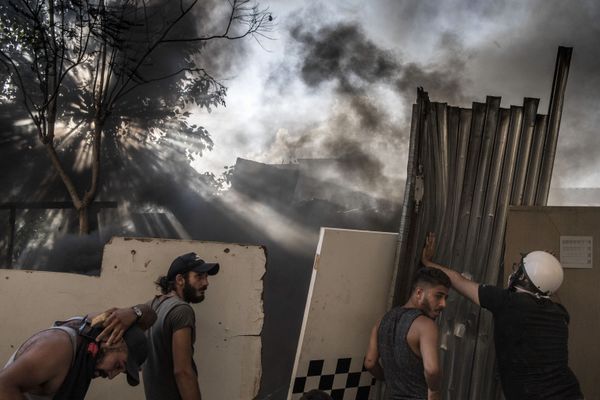 Anti-government protesters clash with riot police in Beirut. Anti-government protesters clash with riot police in Beirut. - Sputnik International