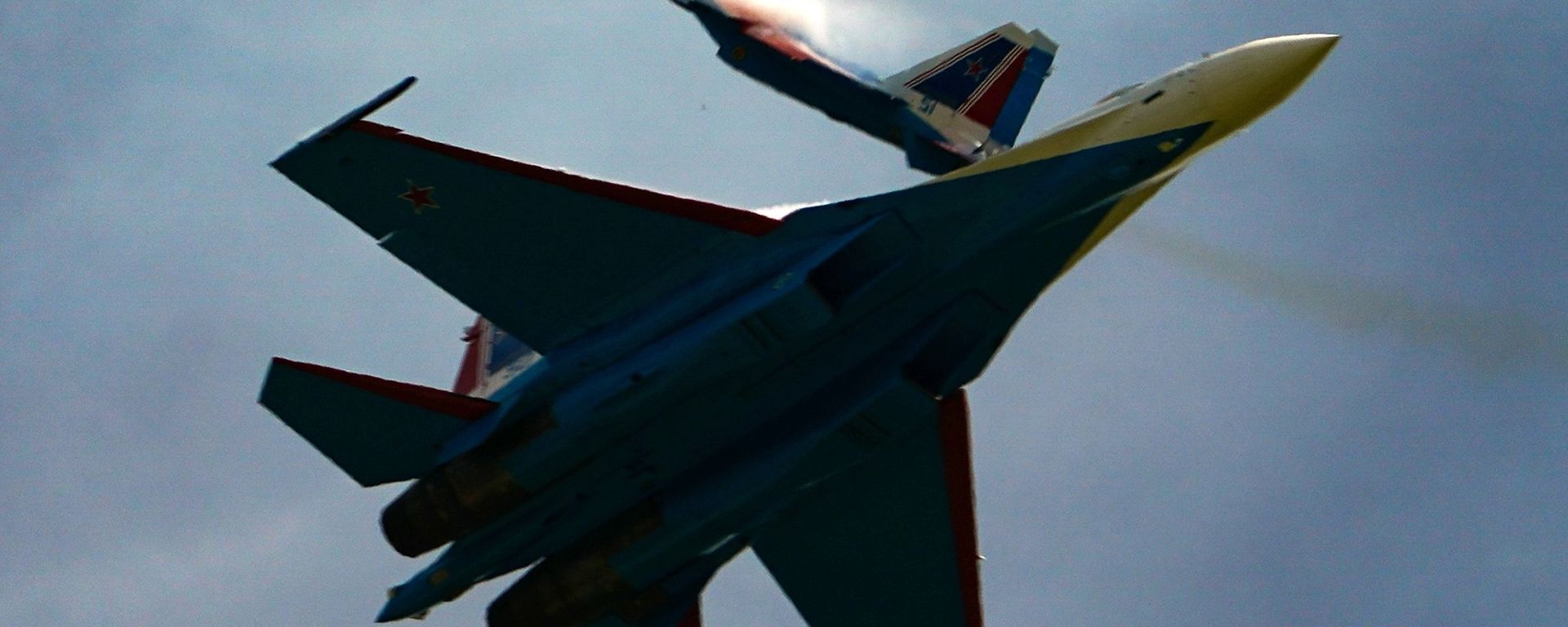 Su-35C jets of the Russian Knights aerobatic team perform a demonstration flight at the Army-2020 forum outside Moscow. Su-35C jets of the Russian Knights aerobatic team perform a demonstration flight at the Army-2020 forum outside Moscow. - Sputnik International, 1920, 27.01.2023
