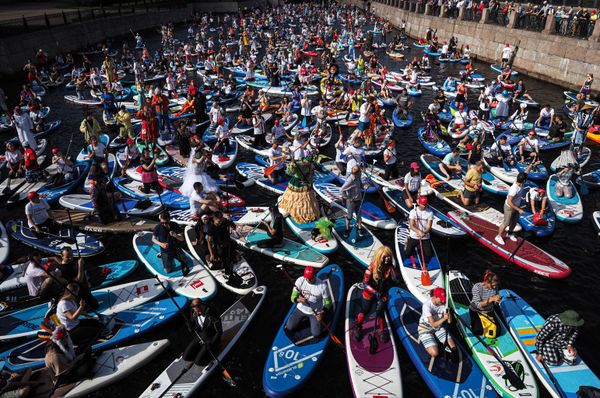 Participants of the international SUP-surfing festival, Fontanka-SUP, in Saint Petersburg. Participants of the international SUP-surfing festival, Fontanka-SUP, in Saint Petersburg. - Sputnik International