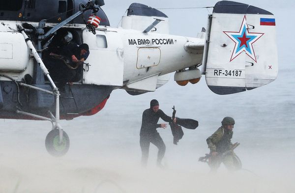 Soldiers of the Russian Baltic Fleet get off a Ka-27 PC helicopter during drills. Soldiers of the Russian Baltic Fleet get off a Ka-27 PC helicopter during drills. - Sputnik International