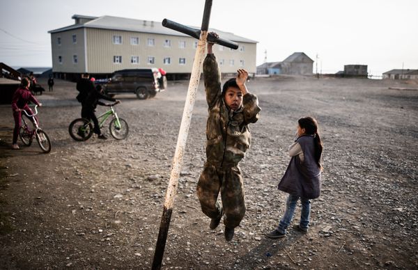 Children play in the street in Lorino village in Russia's Chukotka. Children play in the street in Lorino village in Russia's Chukotka. - Sputnik International