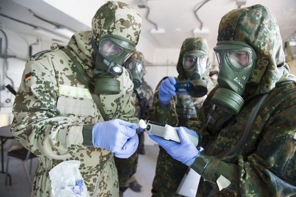 German Bundeswehr soldiers from the CBRN (Chemical Biological Radiological Nuclear) Defence Battalion 750 use a chemical agent detector to identify a simulated chemical weapon agent. File photo. German Bundeswehr soldiers from the CBRN (Chemical Biological Radiological Nuclear) Defence Battalion 750 use a chemical agent detector to identify a simulated chemical weapon agent. File photo. - Sputnik International