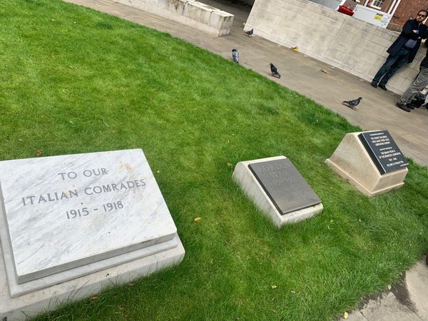 World War II Plaque to Red Army Soldiers Who Died in Leningrad Siege Unveiled in Manchester - Photos World War II Plaque to Red Army Soldiers Who Died in Leningrad Siege Unveiled in Manchester - Photos - Sputnik International