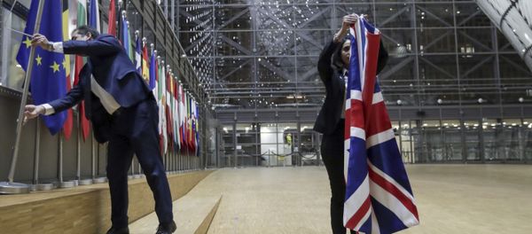 Members of protocol remove the Union flag from the atrium of the Europa building in Brussels, Friday, Jan. 31, 2020 Members of protocol remove the Union flag from the atrium of the Europa building in Brussels, Friday, Jan. 31, 2020 - Sputnik International