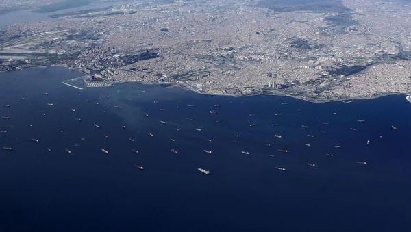This picture taken from a plane at 3,500 meters altitude on March 7, 2016, shows ships sailing from the Bosphorus strait of Istanbul to the Black sea - Sputnik International