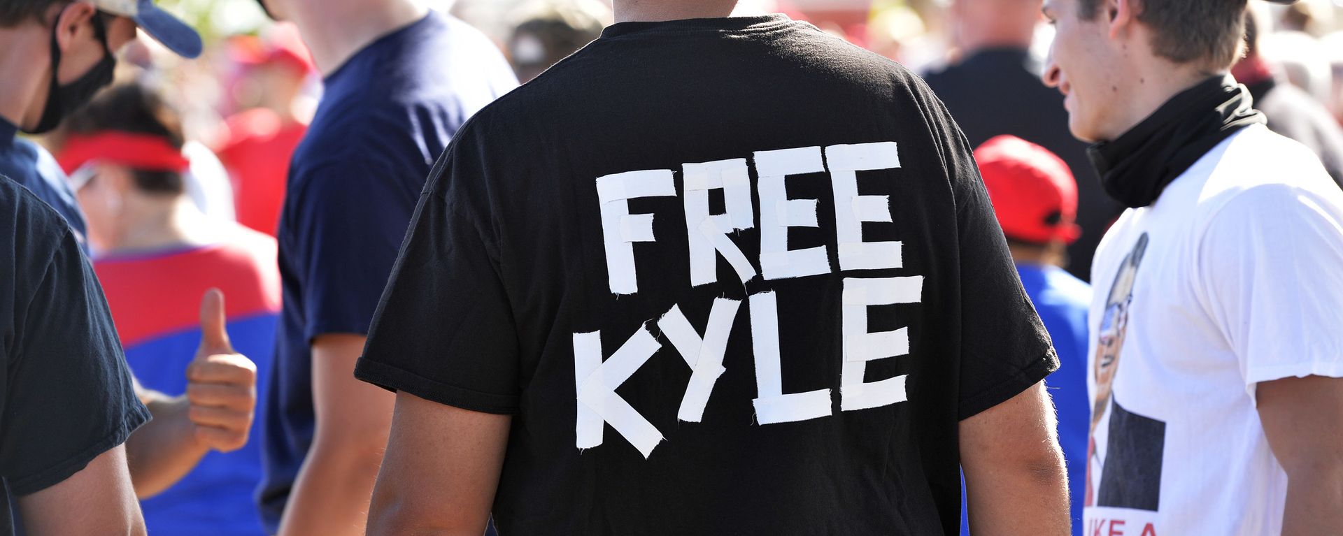A man wears a shirt calling for freedom for Kyle Rittenhouse, 17, the man who allegedly shot protesters in Wisconsin, during a US President Donald Trump Campaign Rally, the day after the end of the Republican National Convention, at Manchester airport in Londonderry, New Hampshire on August 28, 2020 A man wears a shirt calling for freedom for Kyle Rittenhouse, 17, the man who allegedly shot protesters in Wisconsin, during a US President Donald Trump Campaign Rally, the day after the end of the Republican National Convention, at Manchester airport in Londonderry, New Hampshire on August 28, 2020 - Sputnik International, 1920, 04.09.2020