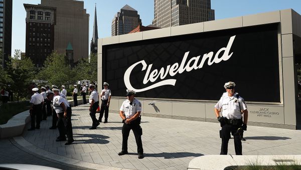 Police stand guard during protests near the sight of the Republican National Convention (RNC) in downtown Cleveland  - Sputnik International