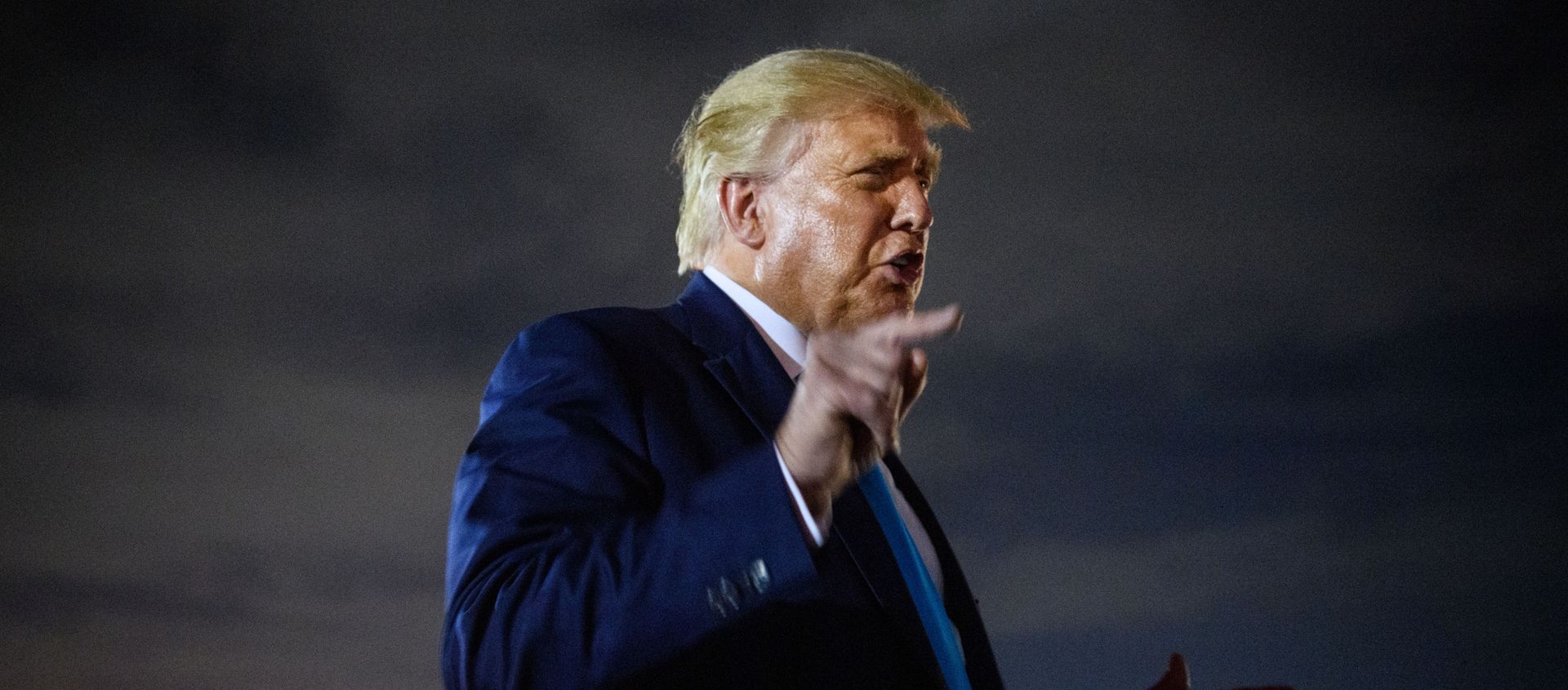 US President Donald Trump responds to The Atlantic story on his attitude on service members after stepping off Air Force One upon arrival at Andrews Air Force Base in Maryland on September 3, 2020. US President Donald Trump responds to The Atlantic story on his attitude on service members after stepping off Air Force One upon arrival at Andrews Air Force Base in Maryland on September 3, 2020. - Sputnik International, 1920, 07.09.2020