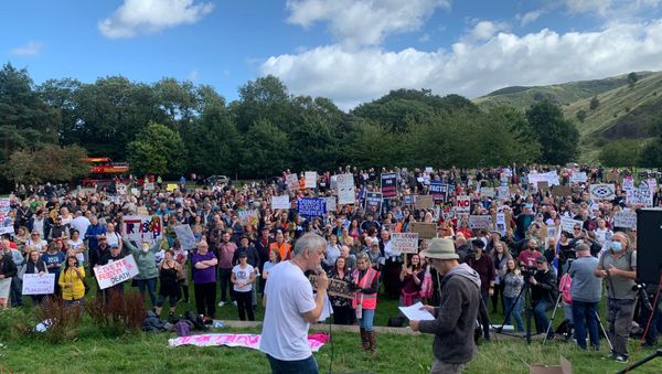 Hundreds turn out for anti-lockdown protest in Edinburgh  - Sputnik International