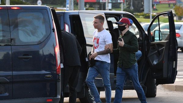 Police Detain Protester in Minsk - Sputnik International
