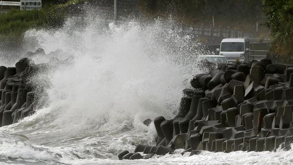 High waves triggered by Typhoon Haishen crash against the coast in Kagoshima - Sputnik International