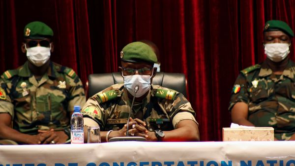 Colonel Malick Diaw, one of the junta leaders of the National Committee for the Salvation of the People (CNSP), which overthrew Mali's President Ibrahim Boubacar Keita,attends a meeting with representatives of political parties and civil society groups to discuss forming a transitional government in Bamako, Mali September 5, 2020. - Sputnik International