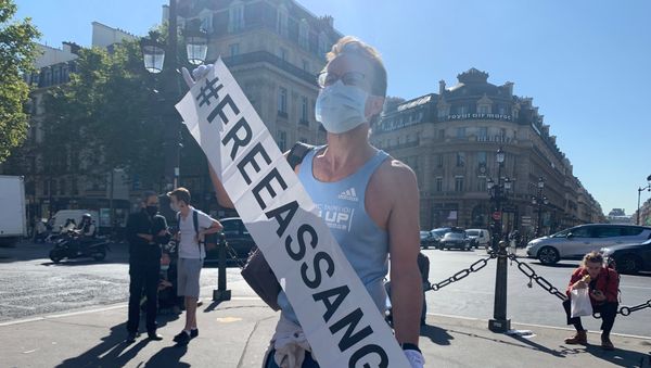 Julian Assange's Supporters Take to Streets in Paris Julian Assange's Supporters Take to Streets in Paris - Sputnik International