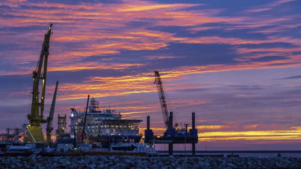The Russian pipe-laying ship ‘Akademik Tscherski’ which is on deployment for the further construction of the Nord Stream 2 Baltic Sea pipeline is moored at the port of Mukran on the island of Ruegen, Germany, Tuesday, Sept. 8, 2020 - Sputnik International