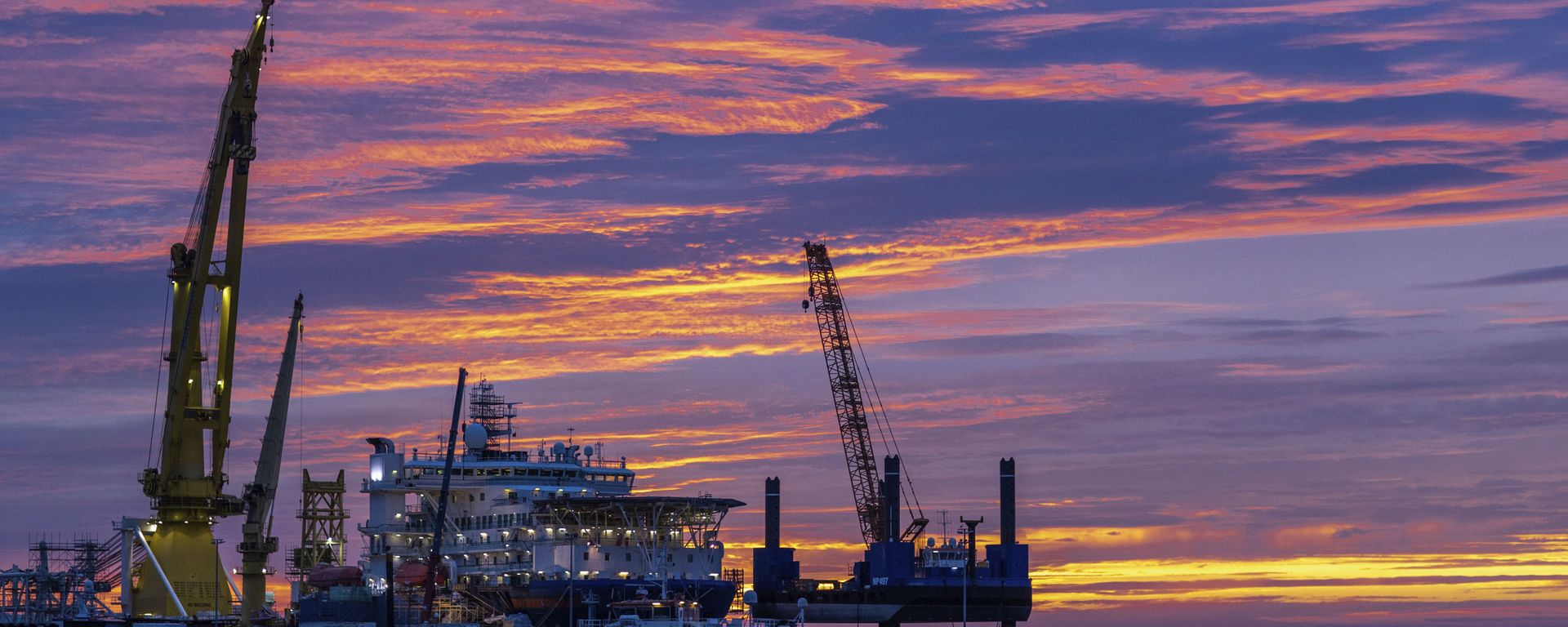 The Russian pipe-laying ship ‘Akademik Tscherski’ which is on deployment for the further construction of the Nord Stream 2 Baltic Sea pipeline is moored at the port of Mukran on the island of Ruegen, Germany, Tuesday,  8 September 2020 - Sputnik International, 1920, 19.03.2021