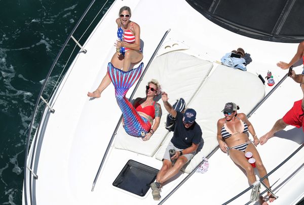 Boaters show their support for President Donald Trump during a parade down the Intracoastal Waterway to just off the shore of President Trump's home at Mar-a-Lago on September 07, 2020 in West Palm Beach, Florida. - Sputnik International