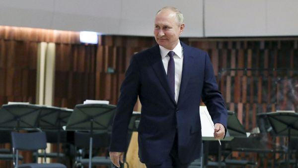 Russian President Vladimir Putin walks to make an address, during the opening of the Concert Hall in the Zaryadye Park near the Kremlin marking the Day of the City in Moscow, Russia, Saturday, Sept. 5, 2020 - Sputnik International