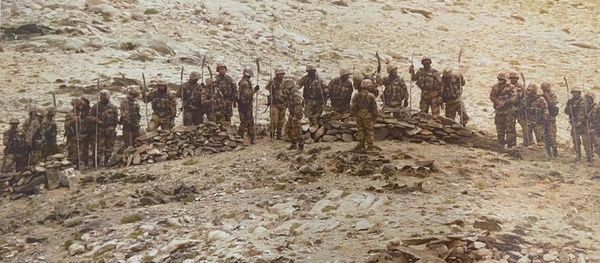 PLA Solders carrying weapons, spears and machetes PLA Solders carrying weapons, spears and machetes - Sputnik International