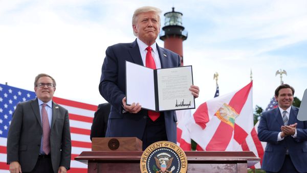 U.S. President Donald Trump stands after signing an extension of the ban on offshore drilling off the coast of the state of Florida in front of a crowd of Trump supporters as U.S. Environmental Protection Agency Director Andrew Wheeler and Florida Governor Ron DeSantis look on in Jupiter, Florida, U.S. September 8, 2020.  - Sputnik International