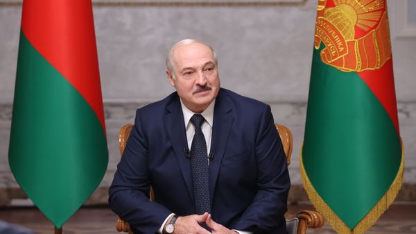 Belarusian President Alexander Lukashenko speaks during an interview to Russian journalists at the Independence Palace in Minsk, Belarus - Sputnik International