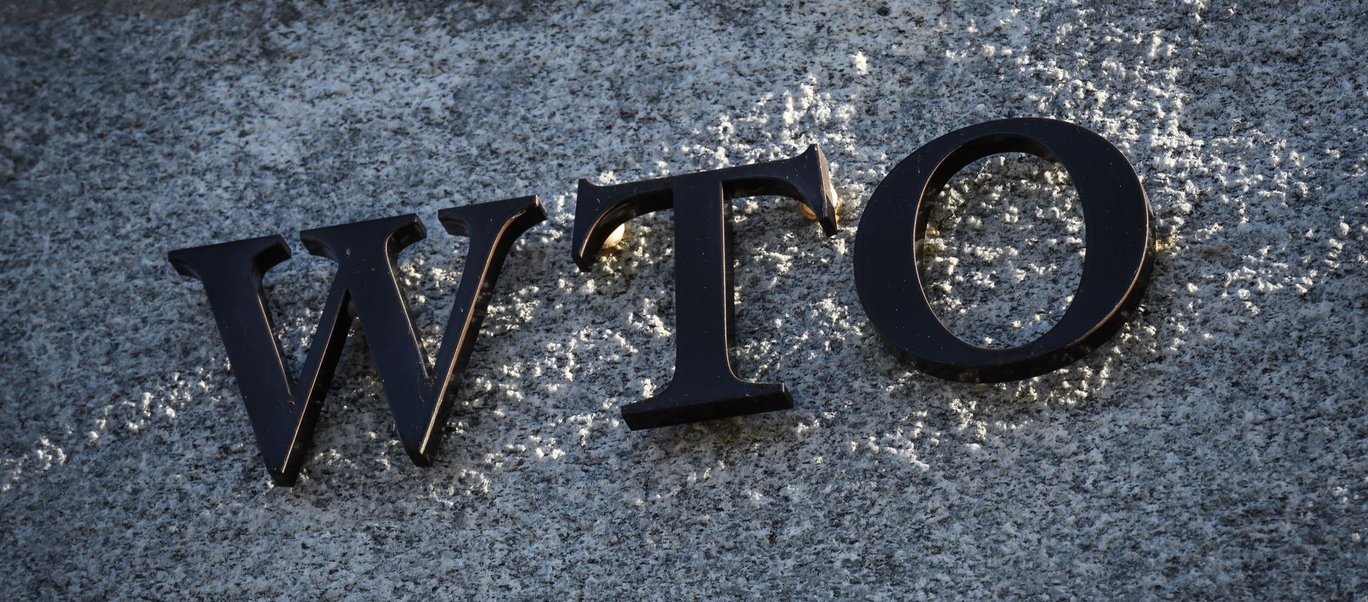 A sign of the World Trade Organization (WTO) is seen at the trade intergovernmental organization headquarters in Geneva on December 10, 2019. - Sputnik International, 1920, 08.10.2020