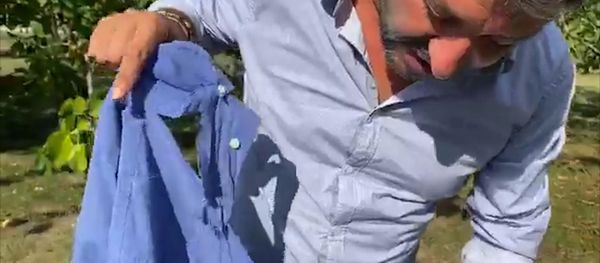 Leader of Italy's far-right League party Matteo Salvini displays his shirt that was ripped by a woman who assaulted him while he was campaigning in the town of Pontassieve in the central region of Tuscany, during a live steam on his Facebook page from Mugello, Italy, in this still image taken from video, September 9, 2020. Leader of Italy's far-right League party Matteo Salvini displays his shirt that was ripped by a woman who assaulted him while he was campaigning in the town of Pontassieve in the central region of Tuscany, during a live steam on his Facebook page from Mugello, Italy, in this still image taken from video, September 9, 2020. - Sputnik International