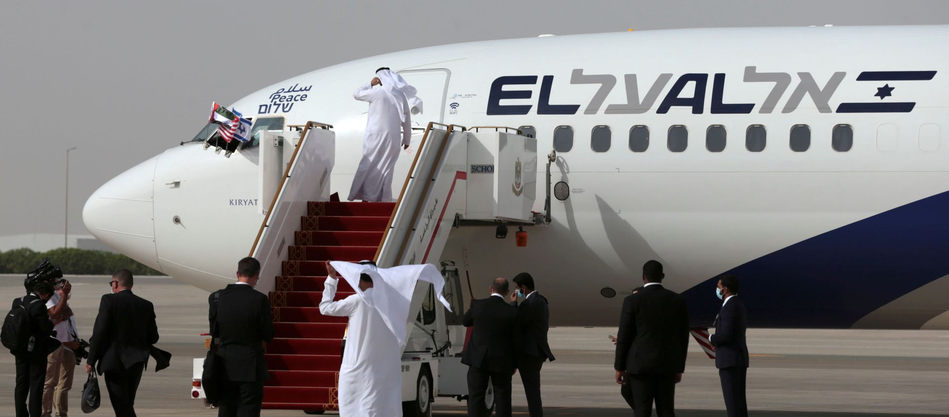 The Israeli flag carrier El Al's airliner carrying Israeli and U.S. delegates is seen after landing at Abu Dhabi International Airport, in Abu Dhabi, United Arab Emirates August 31, 2020. The Israeli flag carrier El Al's airliner carrying Israeli and U.S. delegates is seen after landing at Abu Dhabi International Airport, in Abu Dhabi, United Arab Emirates August 31, 2020. - Sputnik International, 1920, 10.09.2020