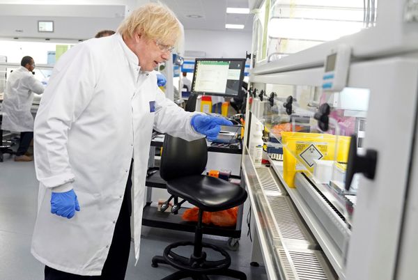 NHS Group Warns UK Test & Trace Scheme Won't Cope With Corona Resurgence, Calls to Boost Capacity NHS Group Warns UK Test & Trace Scheme Won't Cope With Corona Resurgence, Calls to Boost Capacity - Sputnik International