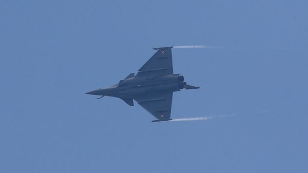 A Rafale fighter jet flies during its induction ceremony at an air force station in Ambala, India, September 10, 2020.  - Sputnik International