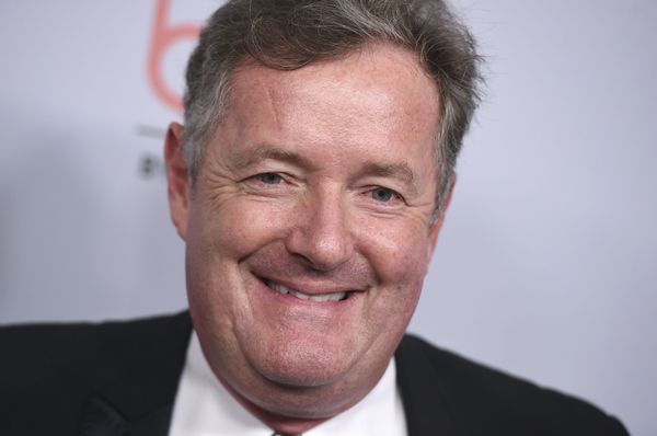 Piers Morgan Pays Tribute to 'Brain-Dead Bimbos' Kardashians in New Column - Sputnik International