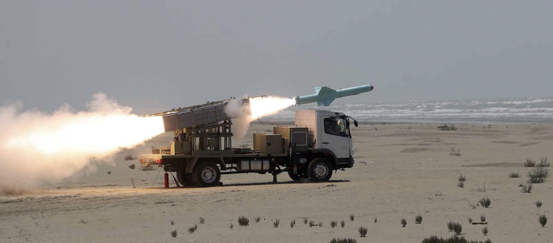 In this photo provided Thursday, June 18, 2020, by the Iranian Army, a missile is launched during a naval exercise. State media reported Thursday that Iran test-fired cruise missiles in a naval exercise in the Gulf of Oman and the northern Indian Ocean. The report by the official IRNA news agency said the missiles destroyed targets at a distance of 280 kilometres (170 miles In this photo provided Thursday, June 18, 2020, by the Iranian Army, a missile is launched during a naval exercise. State media reported Thursday that Iran test-fired cruise missiles in a naval exercise in the Gulf of Oman and the northern Indian Ocean. The report by the official IRNA news agency said the missiles destroyed targets at a distance of 280 kilometres (170 miles - Sputnik International, 1920, 12.11.2020