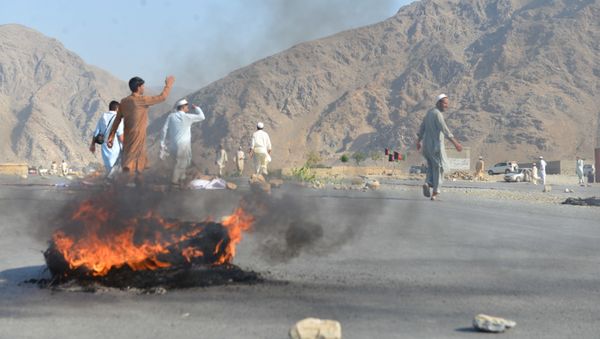 Men shout slogans against terrorists after a suicide attack among the protesters in Momandara district of Nangarhar province, Afghanistan, 11 September 2018. A suicide bomber detonated his explosives-filled vest among a group of people protesting against a local police commander in eastern Afghanistan on Tuesday, killing 25 and wounding about 130, a provincial official said. - Sputnik International