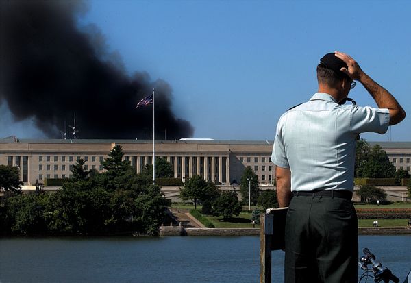 A Pentagon official outside the Pentagon, from which smoke is billowing following the 11 September 2001 attack. A Pentagon official outside the Pentagon, from which smoke is billowing following the 11 September 2001 attack. - Sputnik International