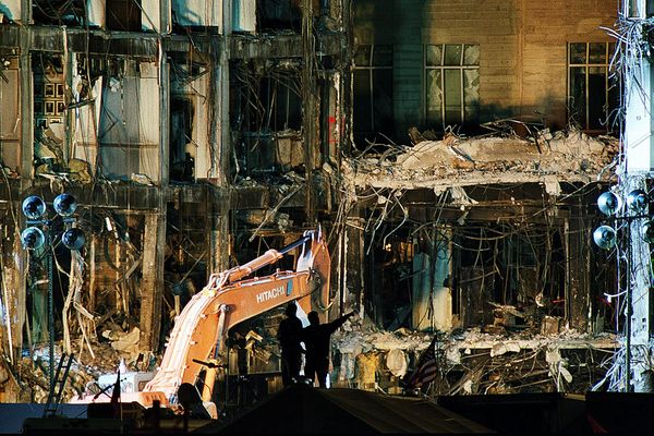 Rescue workers work late on 18 September 2001 in Washington, DC, sifting through piles of debris from the section of the Pentagon hit by the terrorist attack 11 September Rescue workers work late on 18 September 2001 in Washington, DC, sifting through piles of debris from the section of the Pentagon hit by the terrorist attack 11 September - Sputnik International