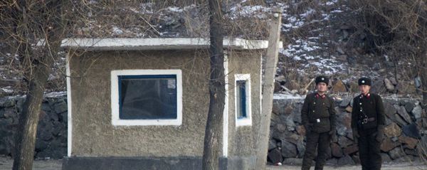 North Korean soldiers look as they stand guard along the river bank of the North Korean town of Sinuiju, opposite side to the Chinese border city of Dandong, Tuesday, Dec. 20, 2011 - Sputnik International