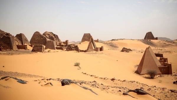 This Thursday, 16 April 2015 photo shows a general view of the historic Meroe pyramids site, in al-Bagrawiya, 200 kilometres (125 miles) north of Khartoum, Sudan - Sputnik International