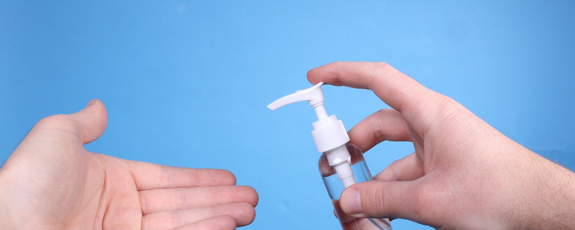 Man hand using wash hand sanitizer gel. Man hand using wash hand sanitizer gel. - Sputnik International, 1920, 26.01.2021