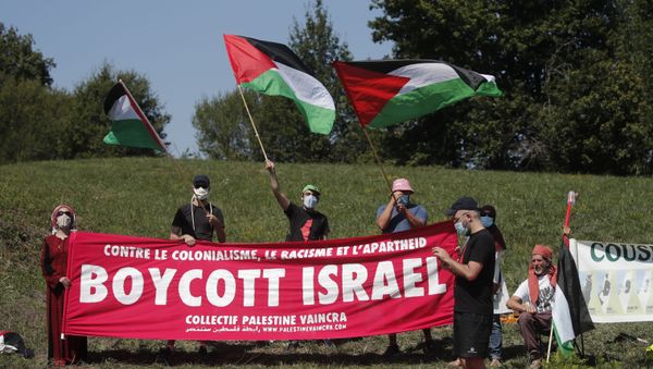 Cycling - Tour de France - Stage 8 - Cazeres-sur-Garonne to Loudenvielle - France - September 5, 2020. Pro-Palestine protesters demonstrate along the course. - Sputnik International