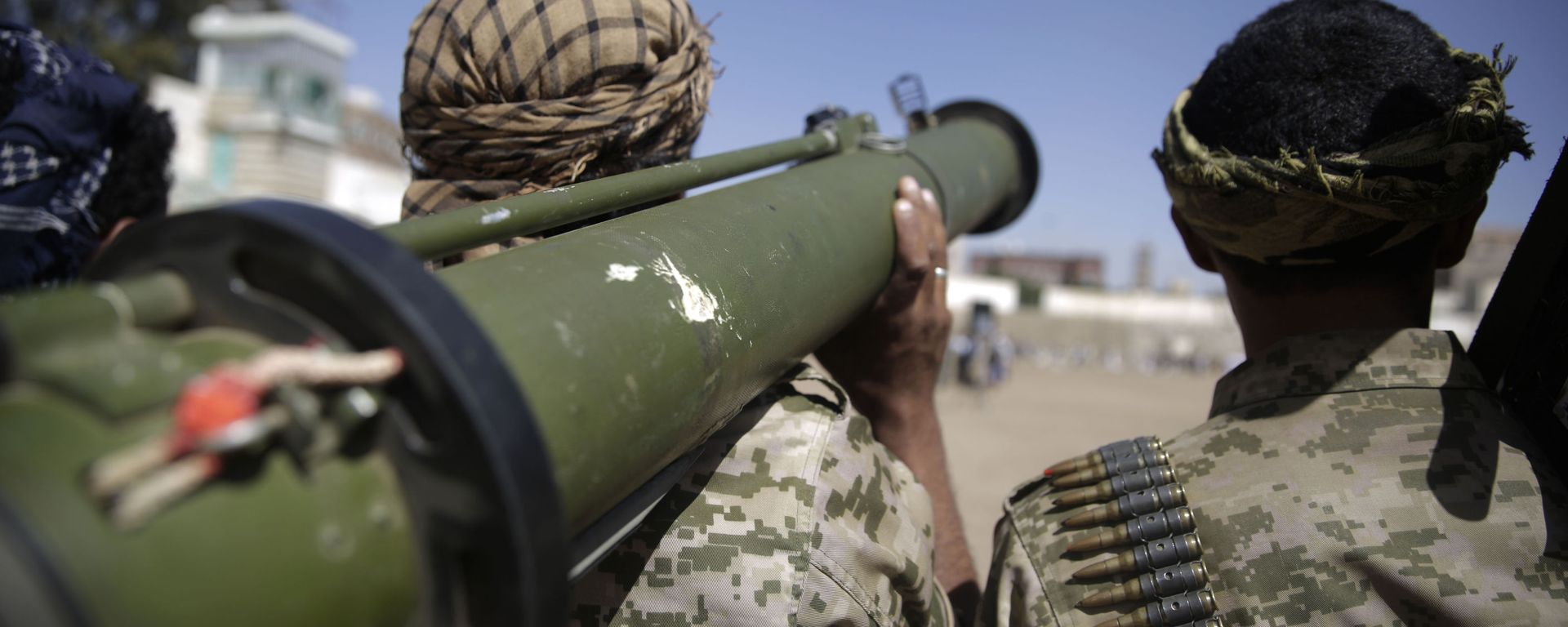 A Houthi rebel fighter holds his a weapon during a gathering aimed at mobilizing more fighters for the Iranian-backed Houthi movement, in Sanaa, Yemen, Thursday, Feb. 20, 2020. The Houthi rebels control the capital, Sanaa, and much of the country’s north, where most of the population lives. They are at war with a U.S.-backed, Saudi-led coalition fighting on behalf of the internationally recognized government. A Houthi rebel fighter holds his a weapon during a gathering aimed at mobilizing more fighters for the Iranian-backed Houthi movement, in Sanaa, Yemen, Thursday, Feb. 20, 2020. The Houthi rebels control the capital, Sanaa, and much of the country’s north, where most of the population lives. They are at war with a U.S.-backed, Saudi-led coalition fighting on behalf of the internationally recognized government. - Sputnik International, 1920, 24.09.2021
